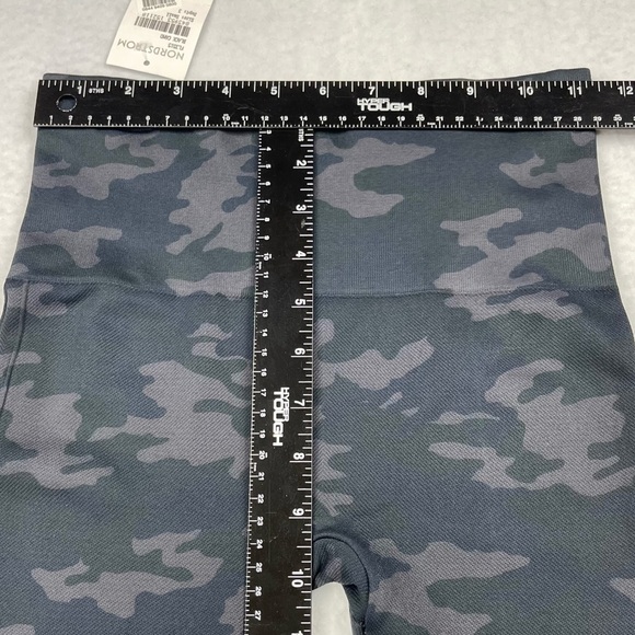 Spanx Leggings Womens‎ Small Look at Me Now Seamless Grey Black Camo Camouflage - Picture 3 of 8